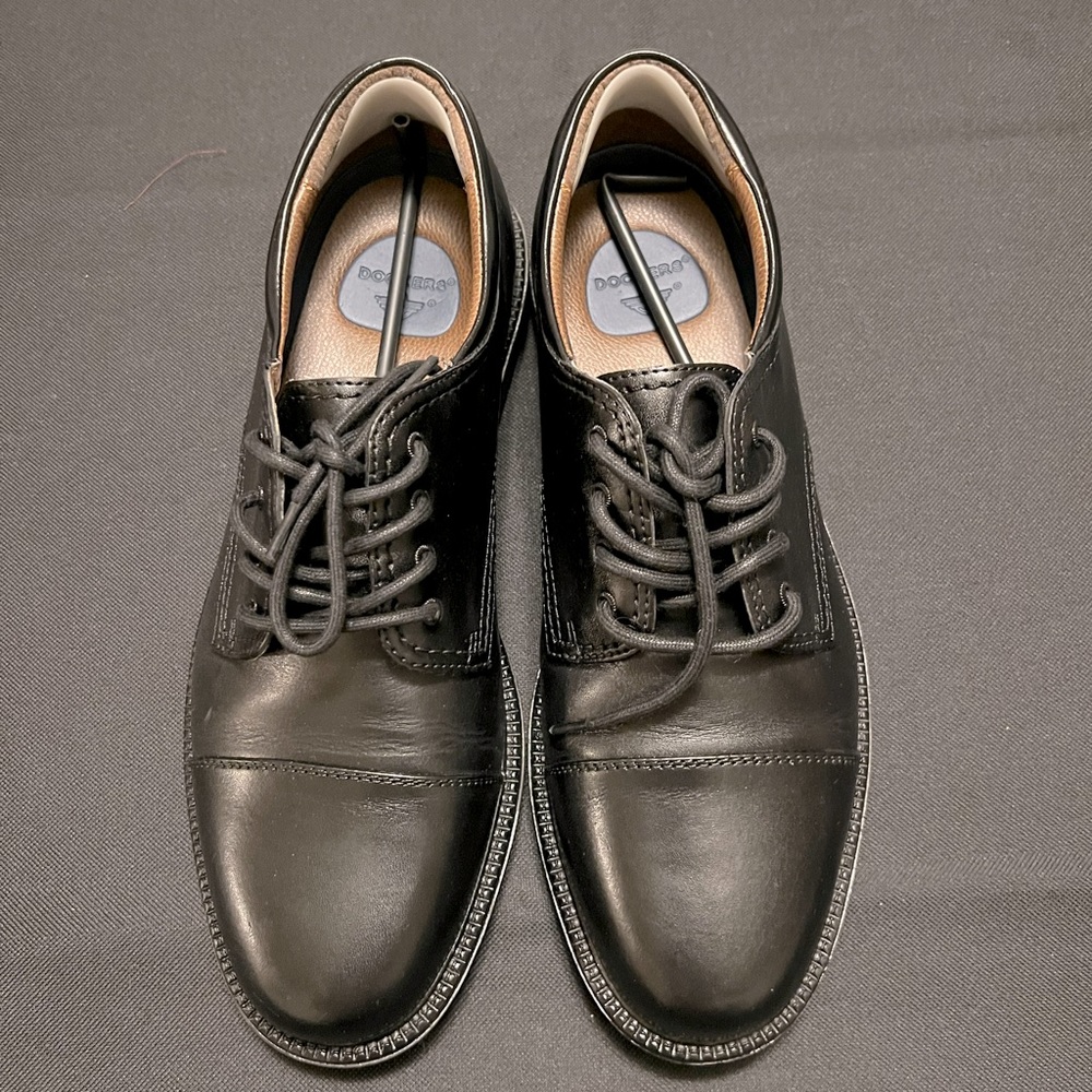 Men’s Dockers dress shoes. Only worn twice. Leather, almost new condition.